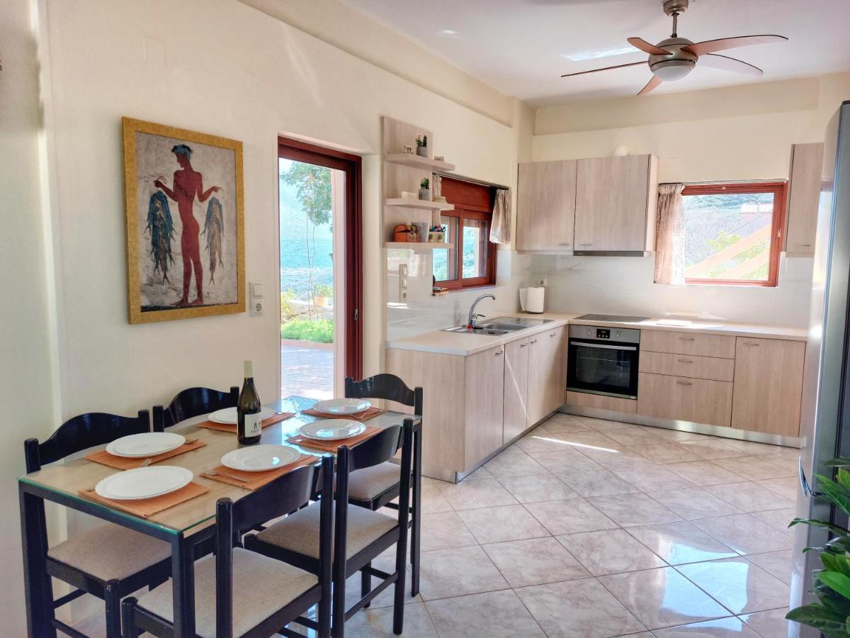 Villa Balcony, Cozy Villa With Amazing View Rodhia  Екстер'єр фото