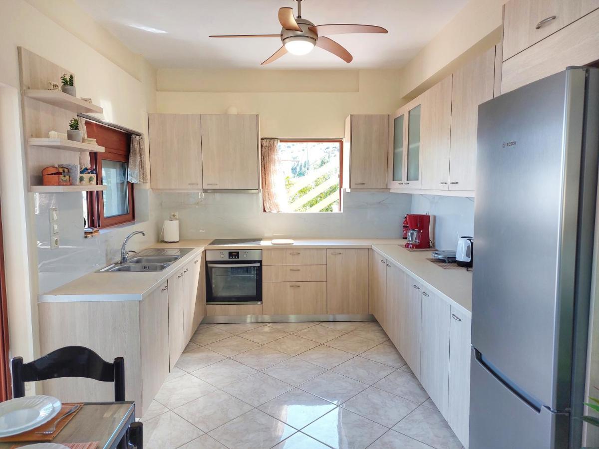 Villa Balcony, Cozy Villa With Amazing View Rodhia  Екстер'єр фото