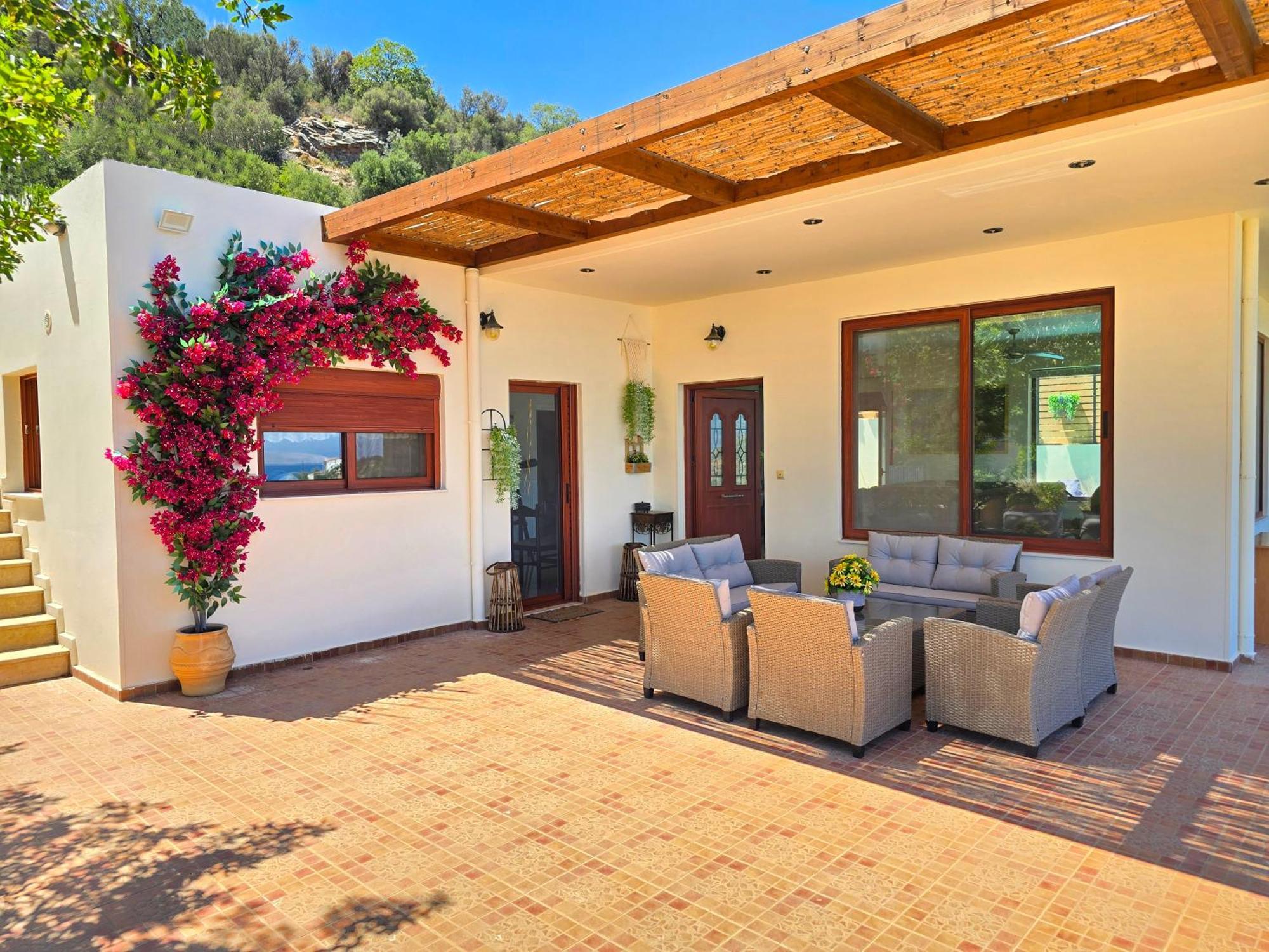 Villa Balcony, Cozy Villa With Amazing View Rodhia  Екстер'єр фото