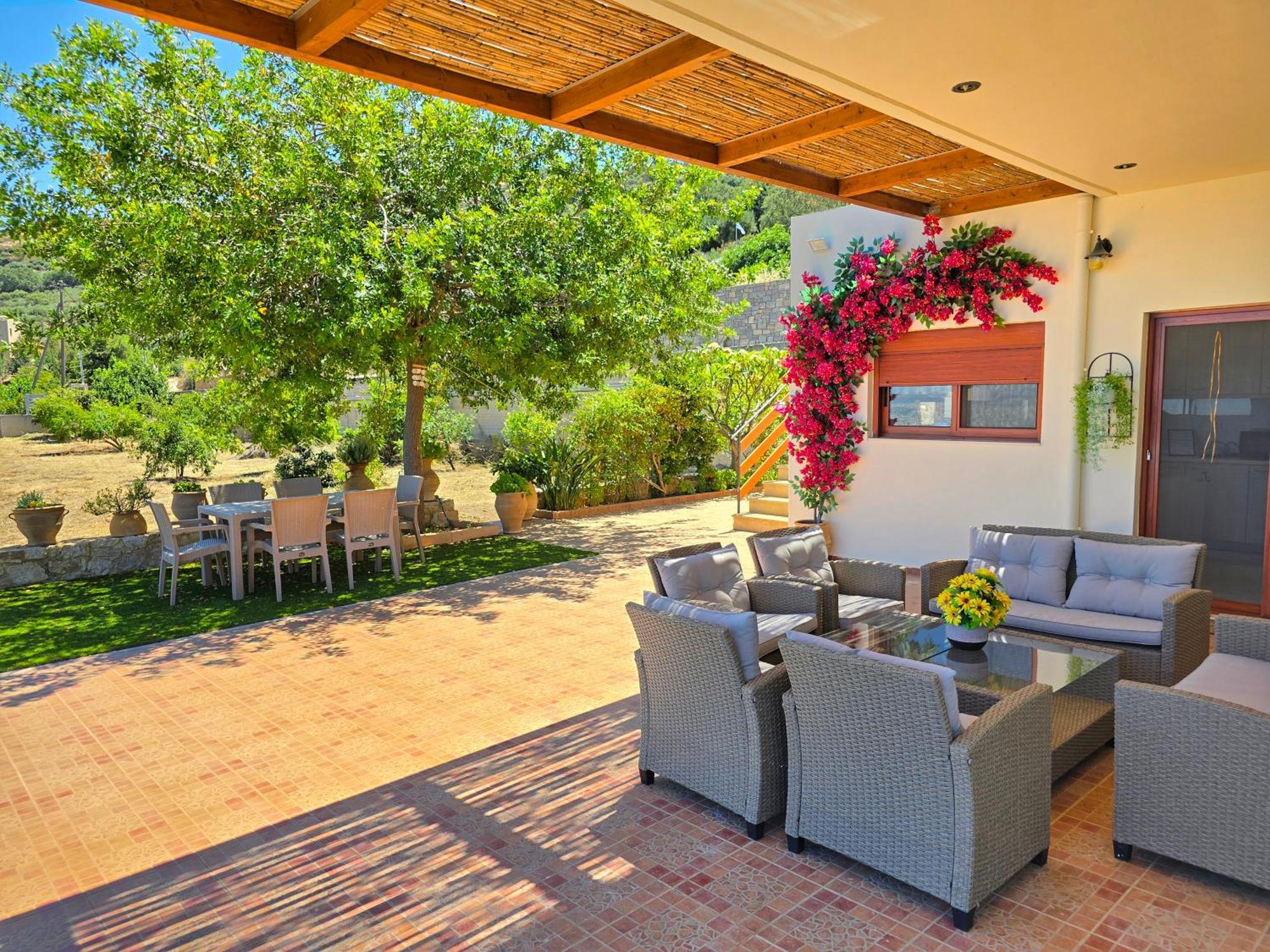 Villa Balcony, Cozy Villa With Amazing View Rodhia  Екстер'єр фото
