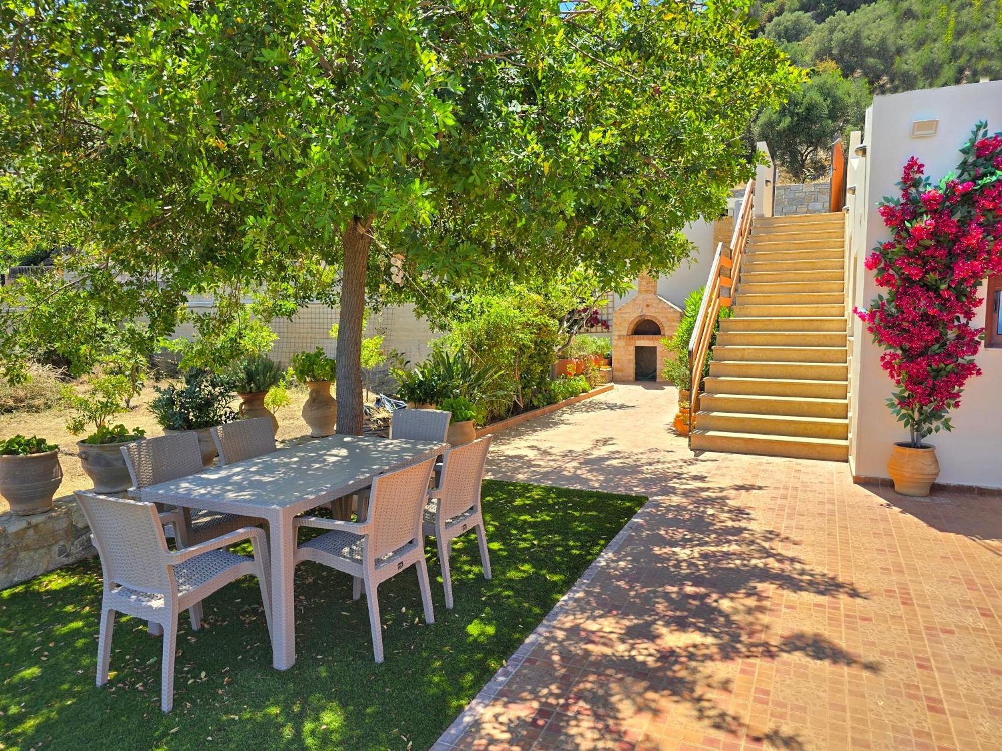 Villa Balcony, Cozy Villa With Amazing View Rodhia  Екстер'єр фото